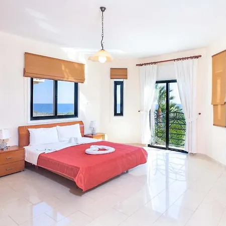 Emerald Seafront Vila
