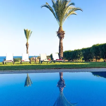 Emerald Seafront Vila Paralimni